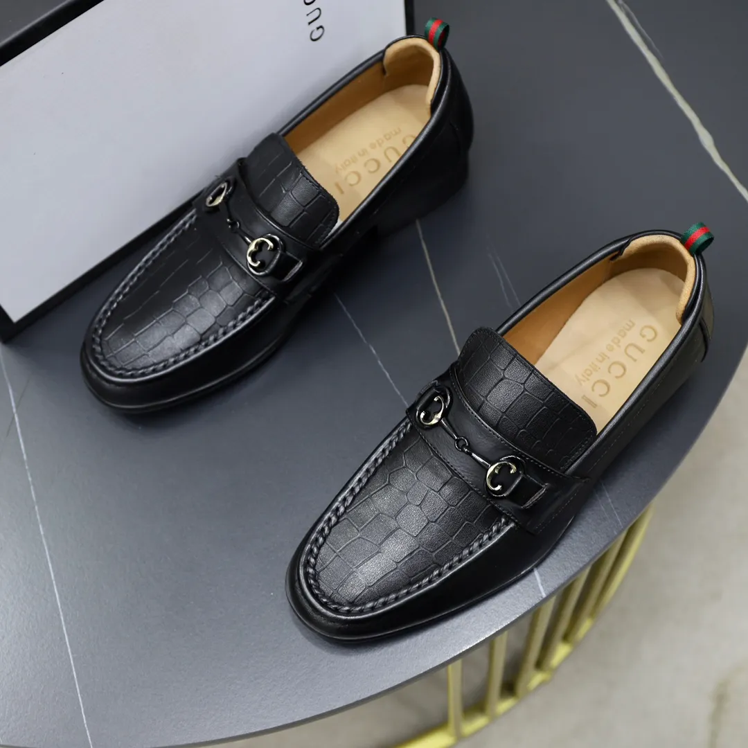 Men's shoes: 250🙅‍♂️🙅‍♂️🙅‍♂️Niuli Brand: GUCCI Size: 38-44 (45 can be customized) Level: Counter classic Material: Original soft cowhide upper Comfortable cowhide lining Original lightweight outsole Style category: Business casual footwear Driving leather shoes Color: Actual picture color